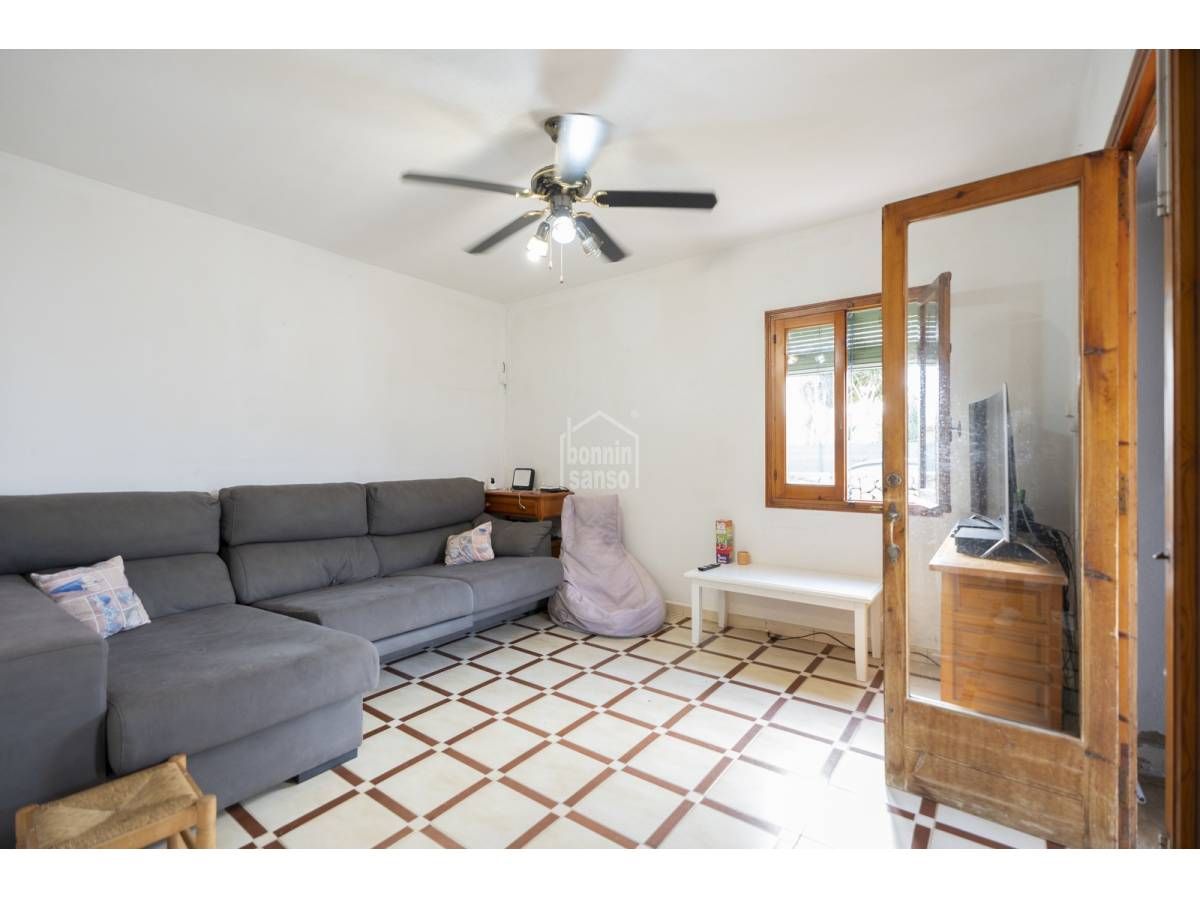 Sala d'estar de Apartament en venda en Alaior amb Jardí privat i Terrassa