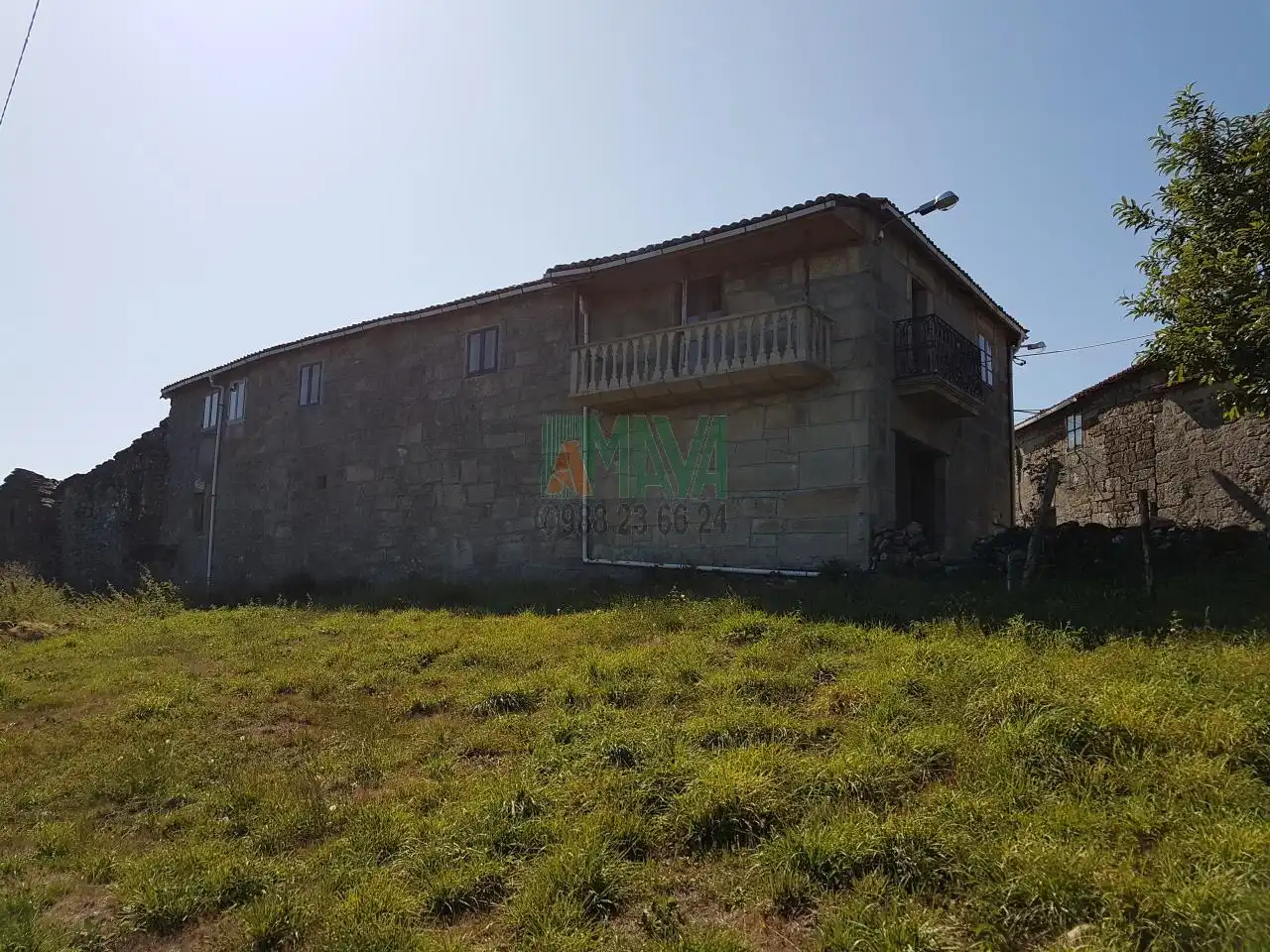 Vista exterior de Finca rústica en venda en Parada de Sil amb Jardí privat