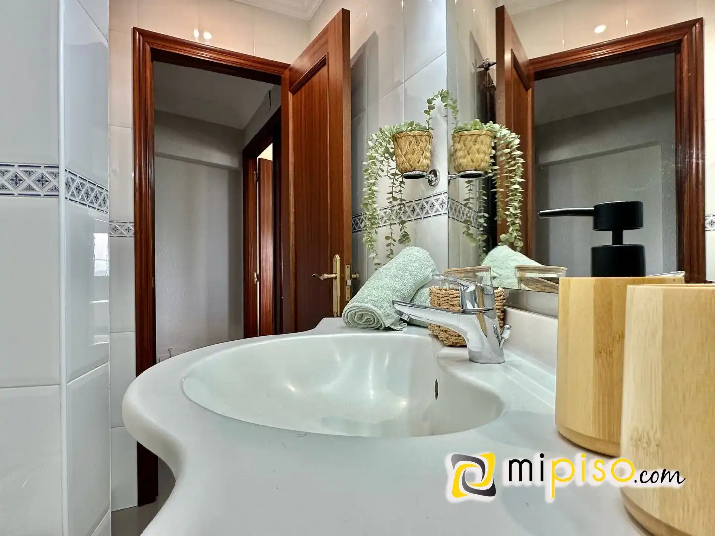 Bathroom of Flat for sale in Laredo  with Furnished