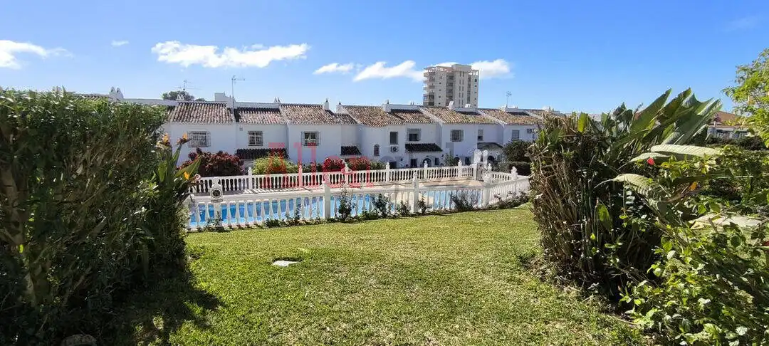 Terraced house with pool for sale in Avenida del Golf, imagen 11