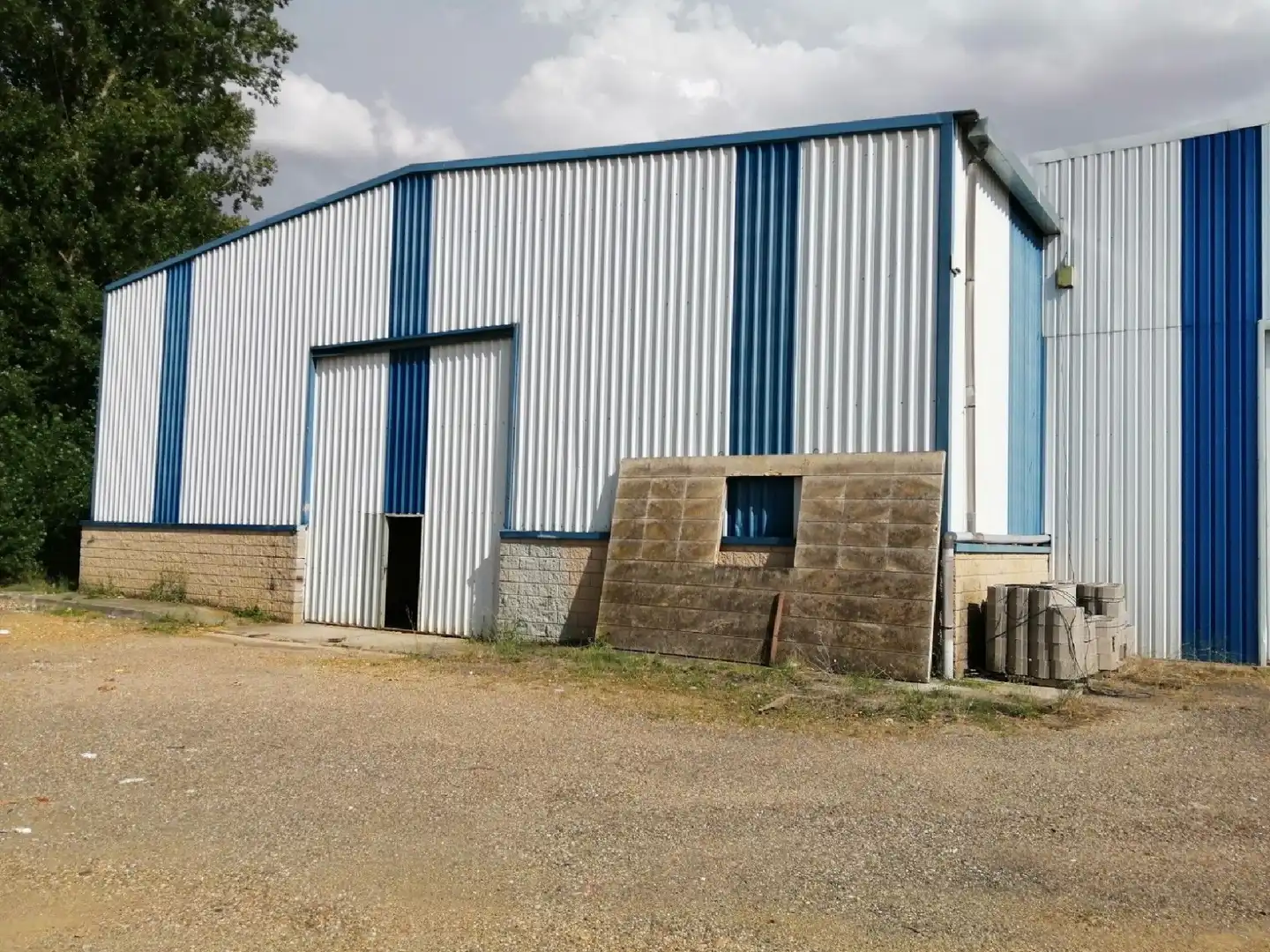 Exterior view of Industrial buildings for rent in Palencia