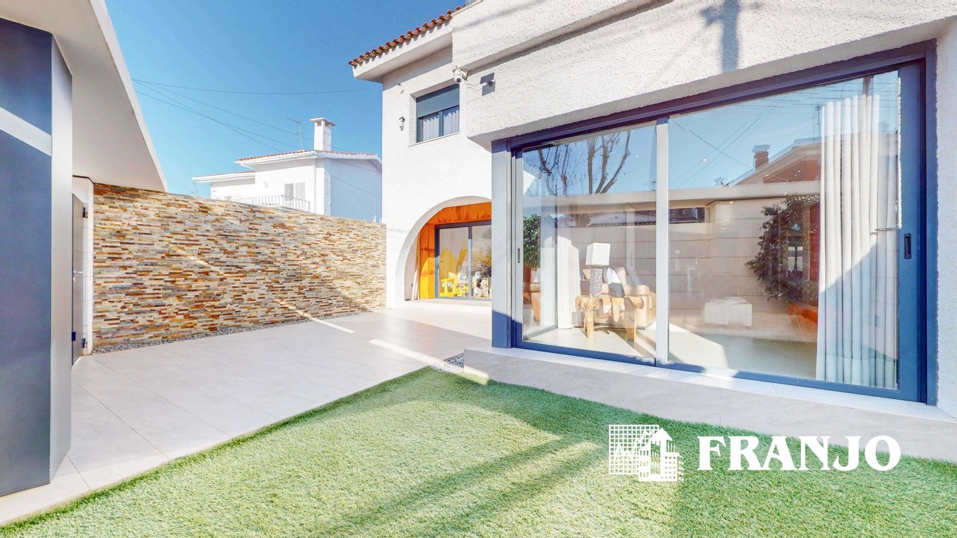 Exterior view of House or chalet for sale in Cerdanyola del Vallès  with Air Conditioner, Heating and Terrace