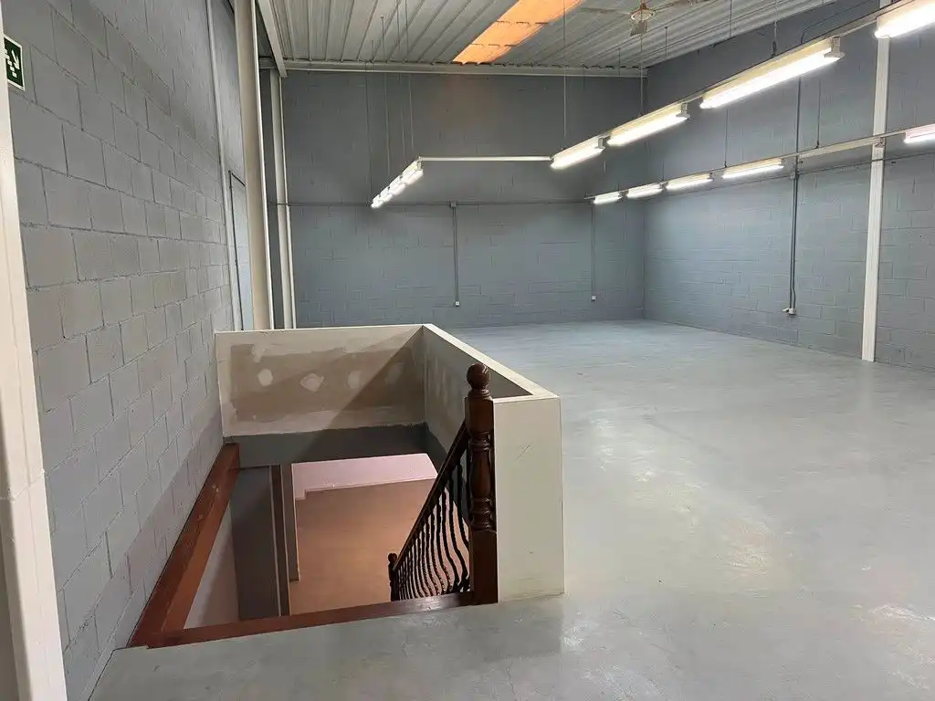 Nave industrial en venta en Santiago de Compostela 