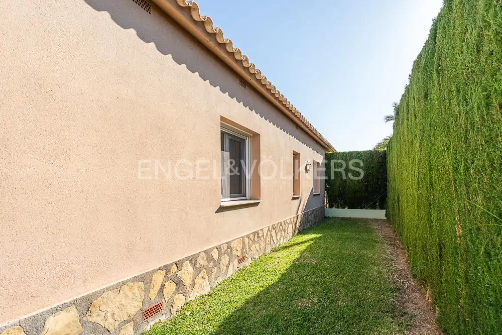 Exterior view of Houses for sale in Oliva  with Air Conditioner, Heating and Private garden