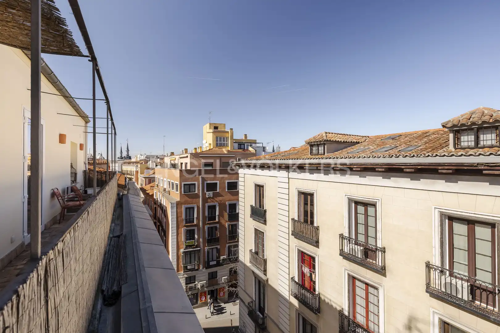Vista exterior de Ático de alquiler en Madrid con Aire acondicionado, Calefacción y Terraza