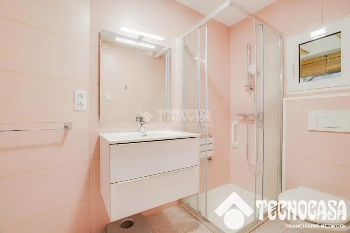 Badezimmer von Wohnung zum Verkauf in Mataró mit Klimaanlage, Balkon und Alarm