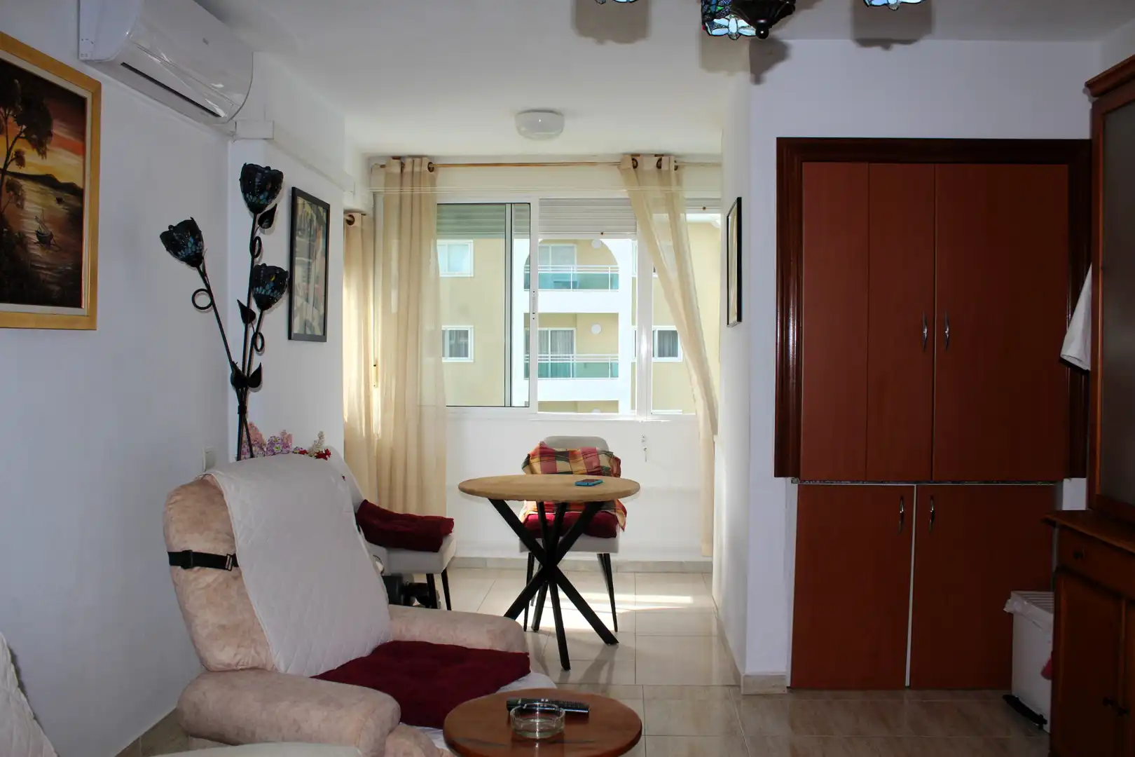Sala de estar de Apartamento en venta en Roquetas de Mar con Terraza, Amueblado y Horno