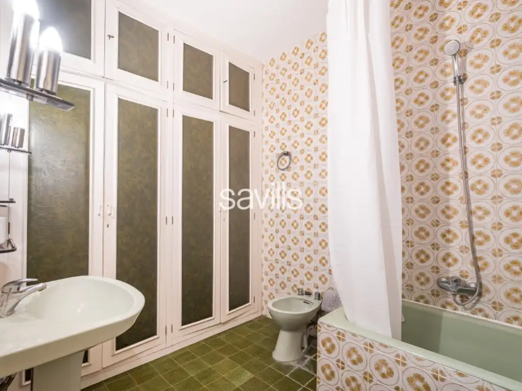 Bany de Apartament en venda en Barcelona amb Aire condicionat, Terrassa i Balcó