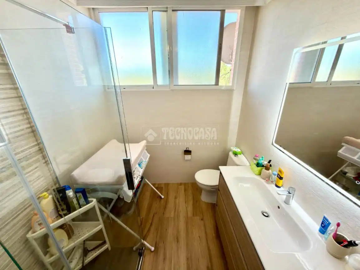 Baño de Casa adosada en venta en Valdeaveruelo con Aire acondicionado, Calefacción y Terraza