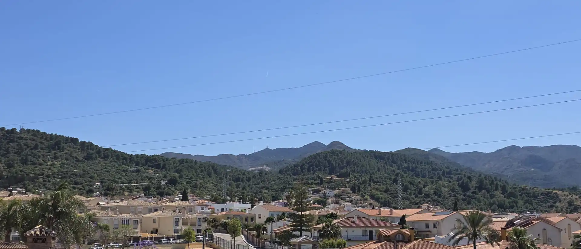 Außenansicht von Einfamilien-Reihenhaus zum Verkauf in Alhaurín de la Torre mit Klimaanlage, Privatgarten und Terrasse