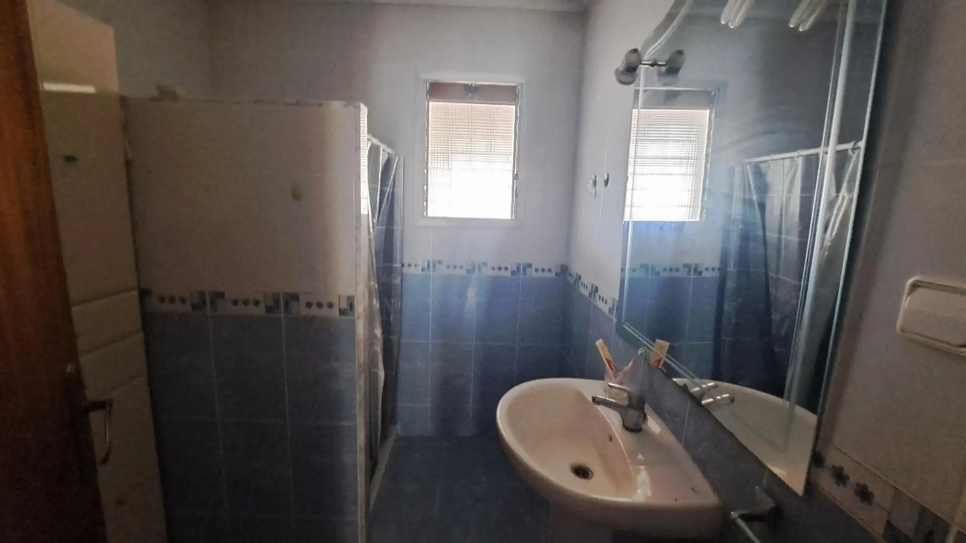 Bathroom of Houses for sale in Alzira  with Terrace, Storage room and Swimming Pool