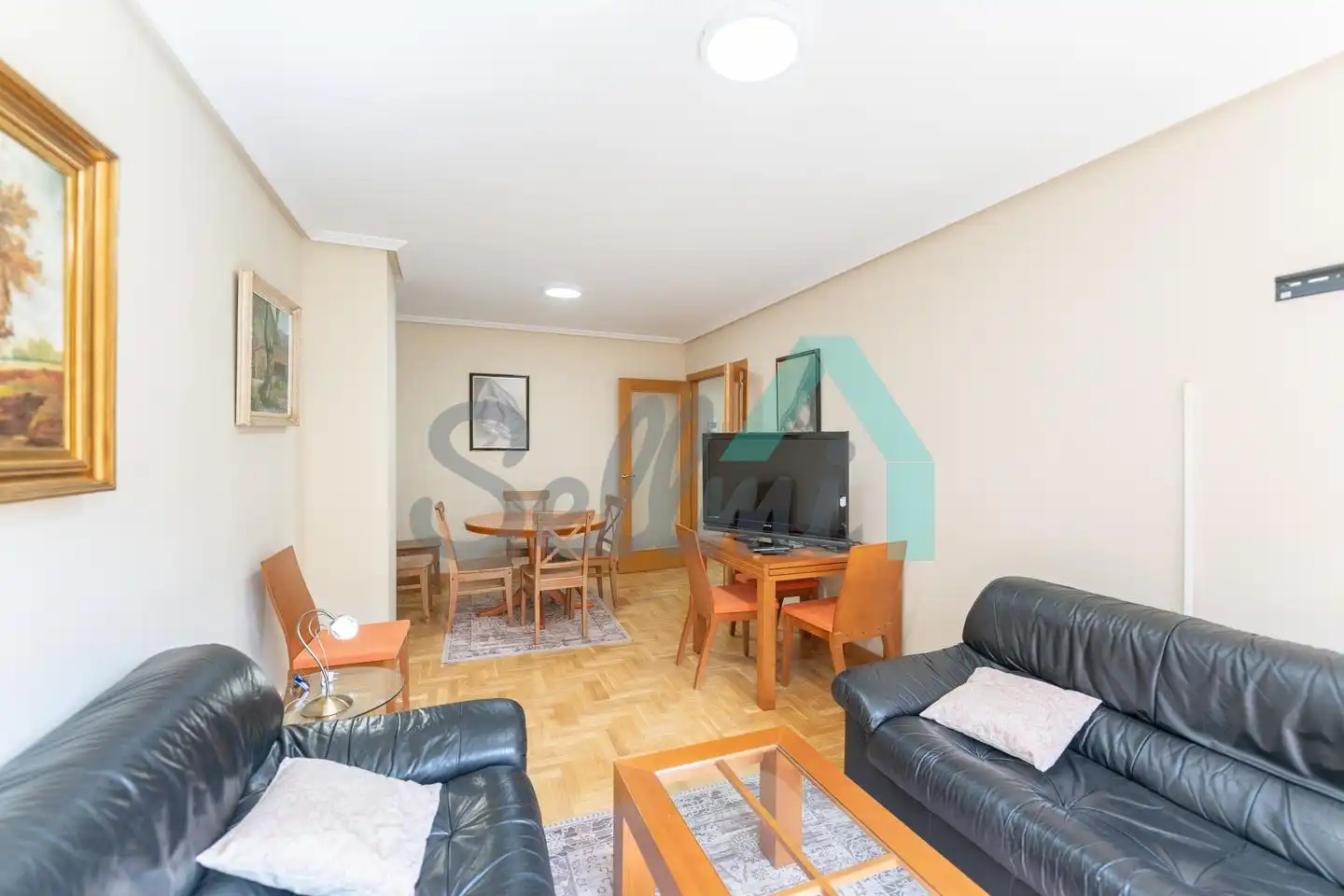 Living room of Flat for rent in Oviedo   with Heating, Parquet flooring and Storage room