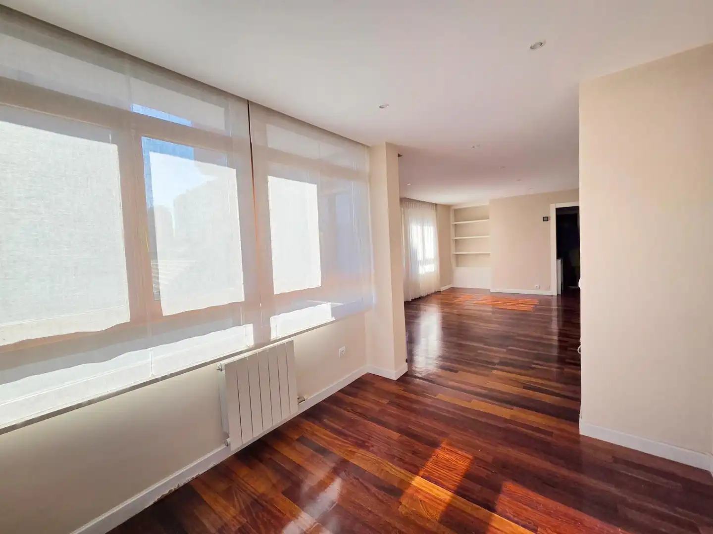 Wohnzimmer von Dachboden zur Miete in Santander mit Heizung, Privatgarten und Parkett