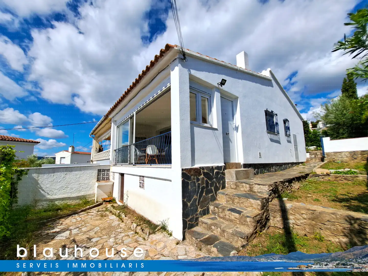 Vista exterior de Casa adosada en venda en Llançà amb Jardí privat, Parquet i Terrassa