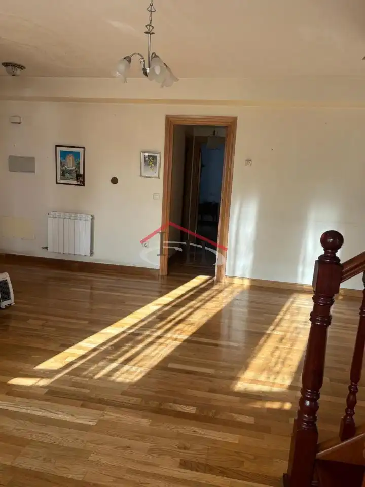 Wohnzimmer von Maisonette zum Verkauf in León Capital  mit Heizung, Parkett und Terrasse