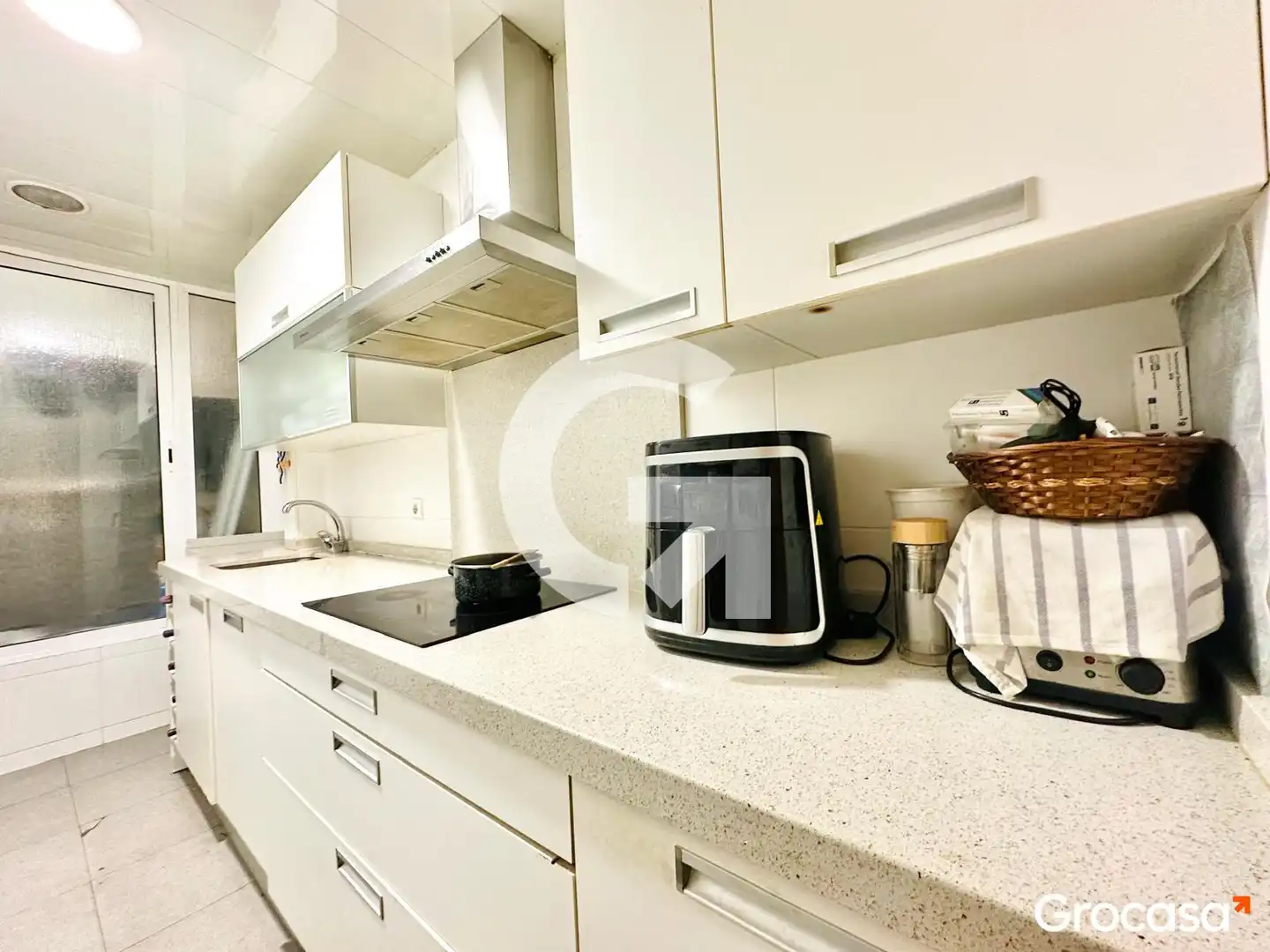 Kitchen of Flat for sale in Barcelona  with Air Conditioner, Heating and Oven
