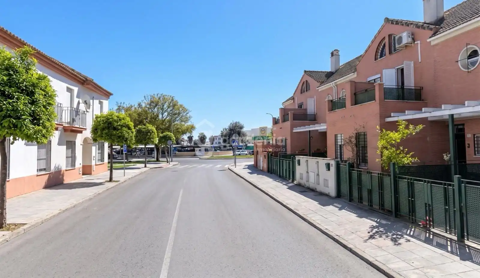 Vista exterior de Casa adosada en venta en Coria del Río