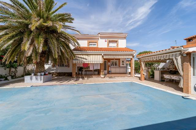 Casa-chalet en Venta en Calle de la Virgen del Rocío en El Álamo