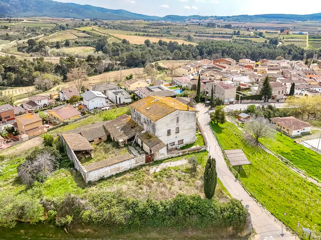 Country house zum Verkauf in Subirats mit Privatgarten und Balkon
