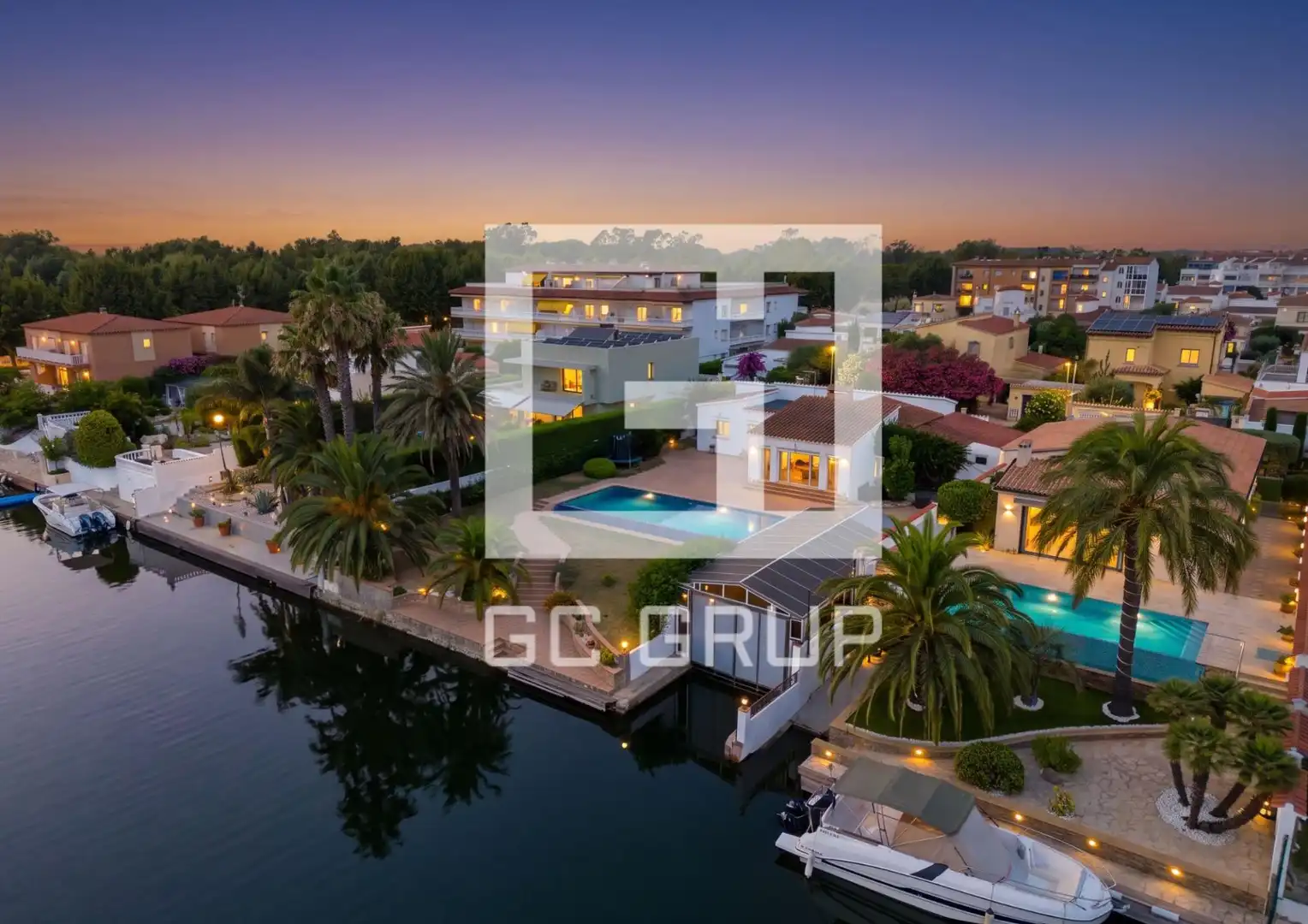 Chalet con piscina en venta en FRESER 4