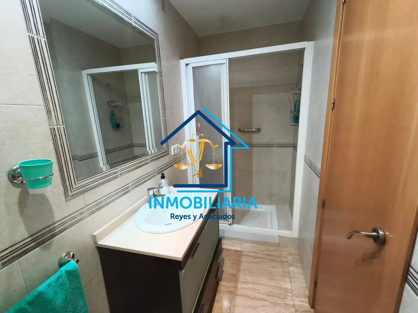 Badezimmer von Wohnung zum Verkauf in Córdoba mit Klimaanlage und Möbliert