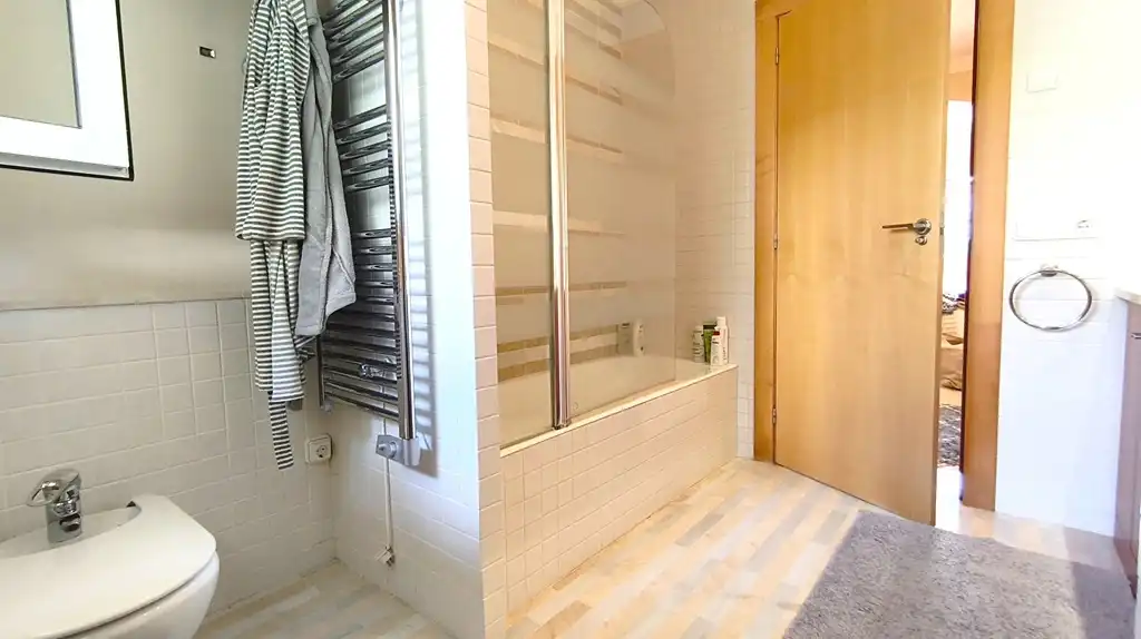 Baño de Apartamento en venta en Dénia con Aire acondicionado, Terraza y Trastero