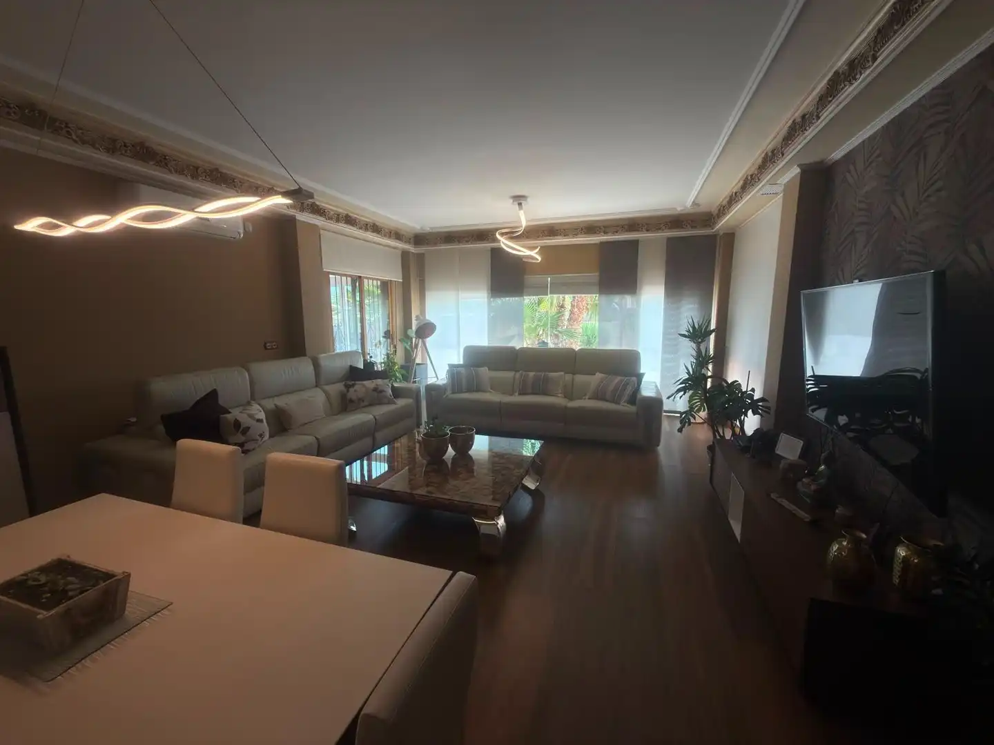 Sala d'estar de Casa o xalet en venda en Alicante / Alacant amb Aire condicionat, Calefacció i Jardí privat