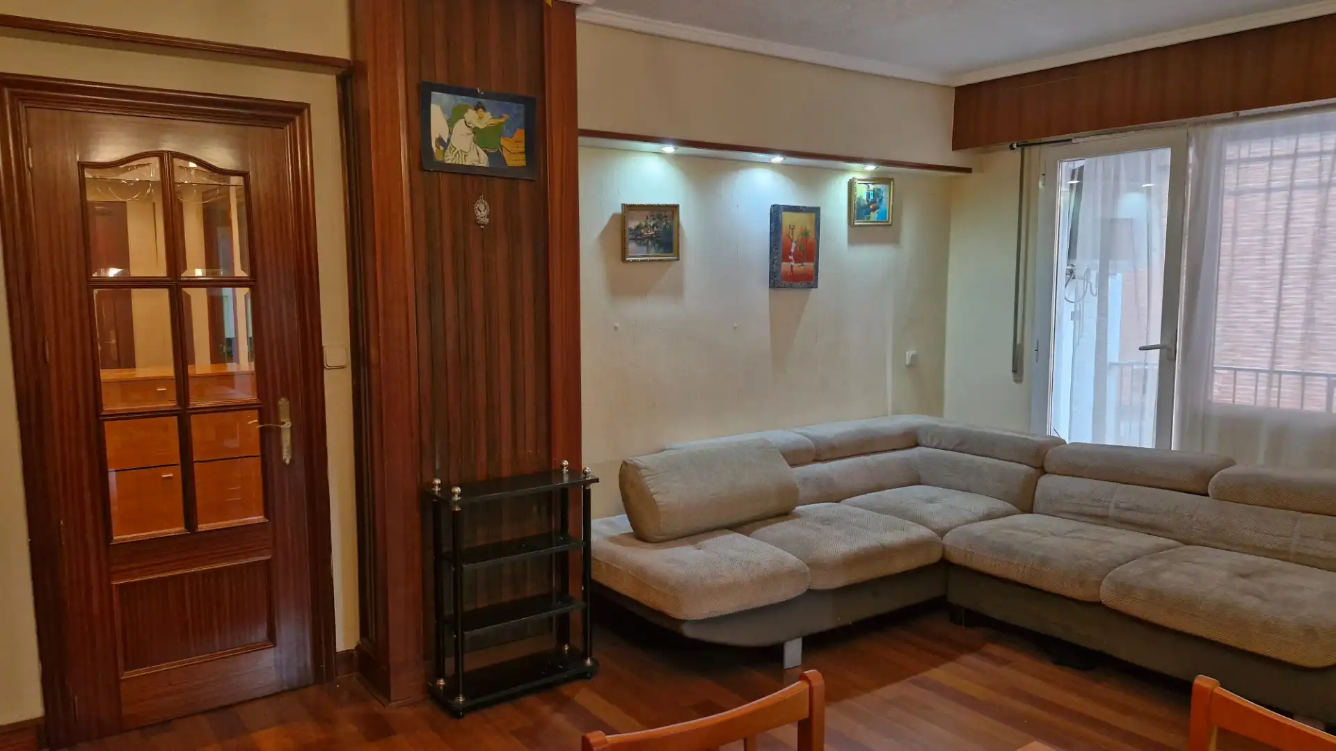 Sala d'estar de Pis en venda en Bilbao  amb Calefacció, Parquet i Moblat