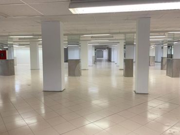 Gewerbefläche zur Miete in Camins al Grau