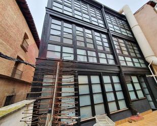 Vista exterior de Edifici en venda en  Logroño