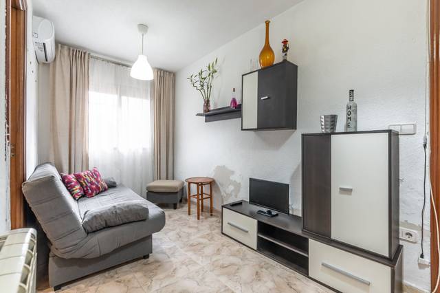 Piso en Venta en Calle de Carabelos en San Fermín