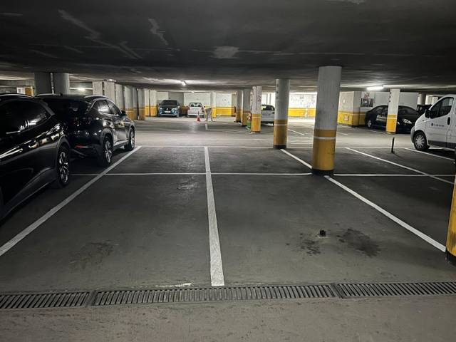 Garaje en Alquiler en Avenida Juan Carlos I, 61 en Santiago