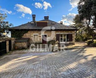 Vista exterior de Casa o xalet en venda en Torrelodones amb Calefacció, Jardí privat i Moblat