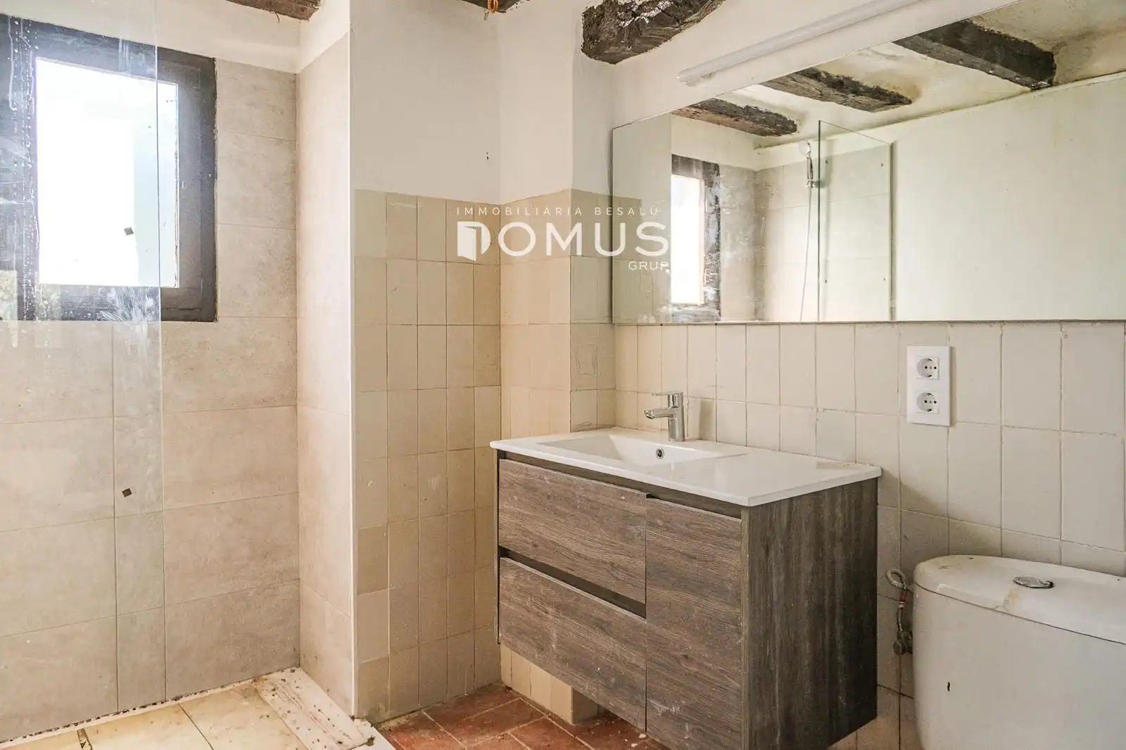 Baño de Finca rústica en venta en Besalú con Jardín privado