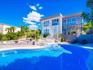 Villa mit Pool zum Verkauf in Carrió - La Merced - Los Pinos