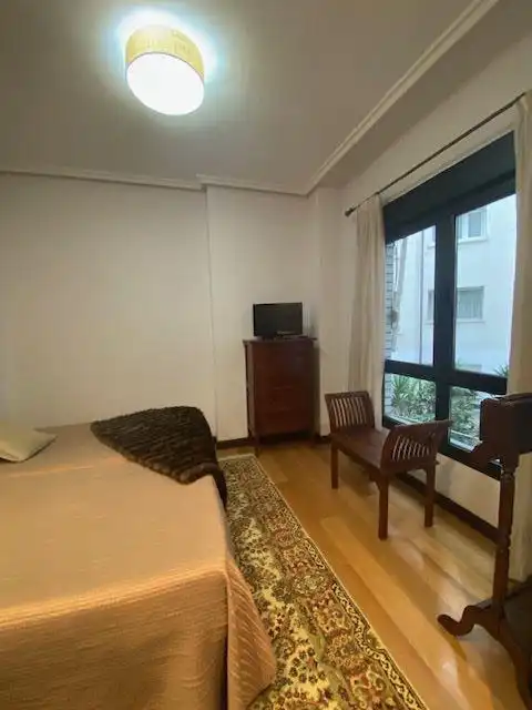 Habitación de Piso en venta en Oviedo  con Calefacción