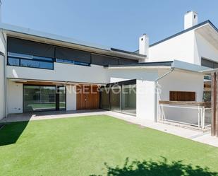 Vista exterior de Casa o xalet de lloguer en Boadilla del Monte amb Aire condicionat, Terrassa i Piscina