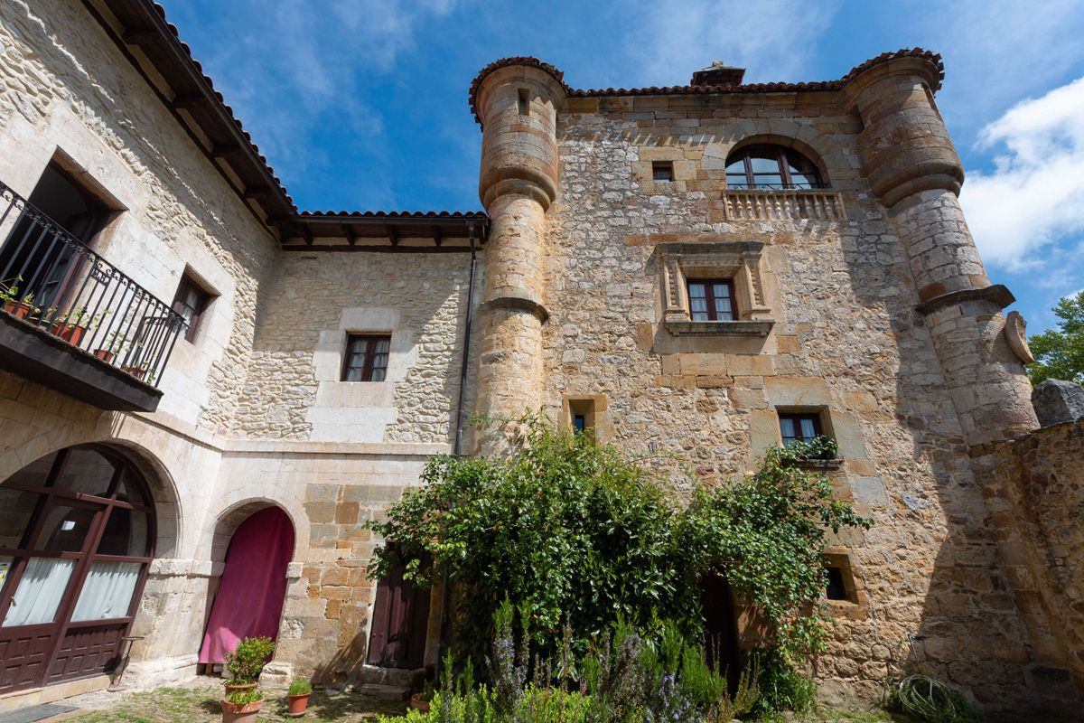 Exterior view of House or chalet for sale in Merindad de Montija  with Heating, Private garden and Terrace