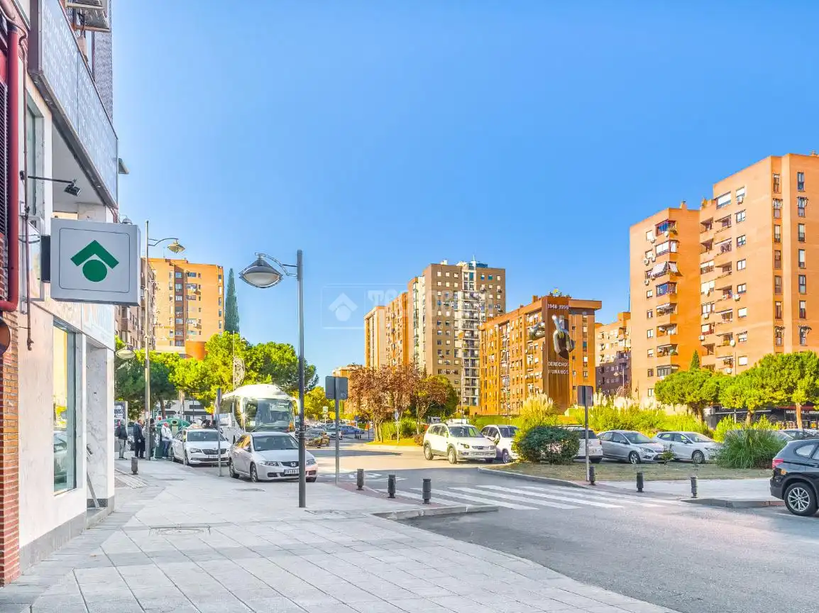 Außenansicht von Garage zum Verkauf in Leganés