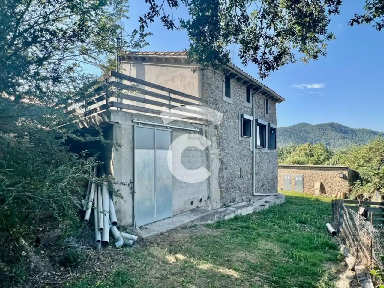 Vista exterior de Finca rústica en venda en Les Llosses amb Calefacció, Jardí privat i Parquet