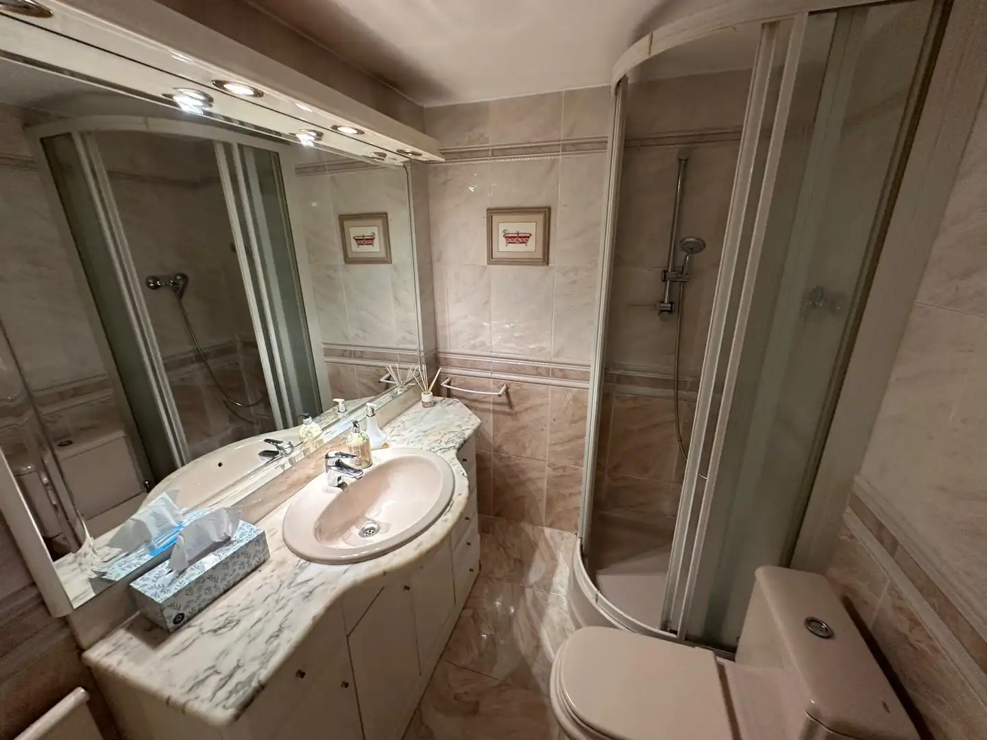 Bathroom of Flat for sale in Barcelona  with Parquet flooring, Furnished and Oven