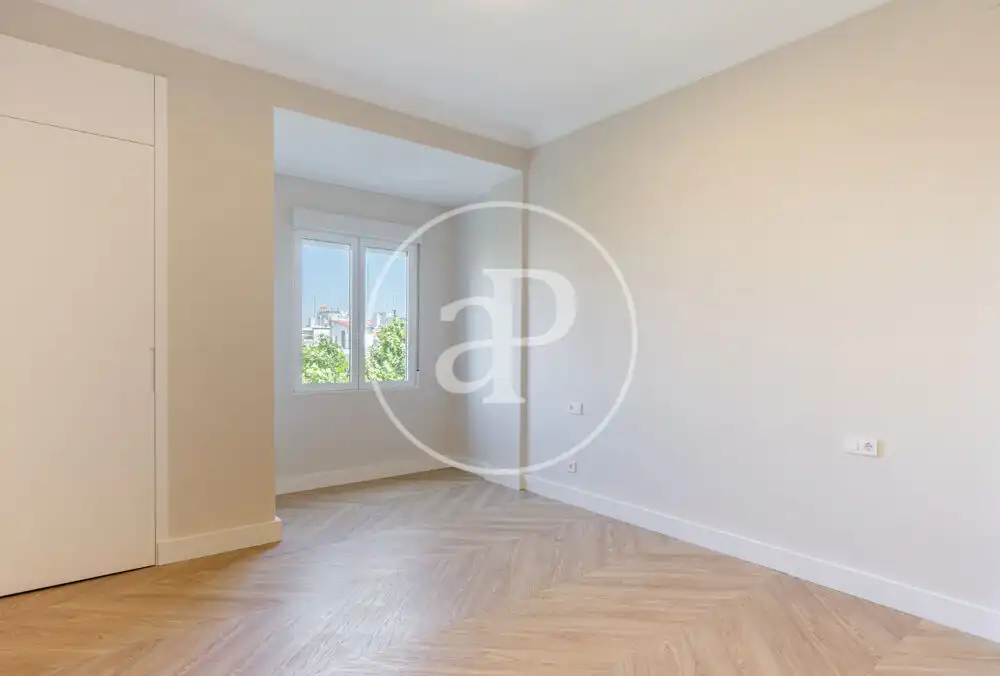 Bedroom of Flat for rent in Valencia  with Air Conditioner, Heating and Balcony