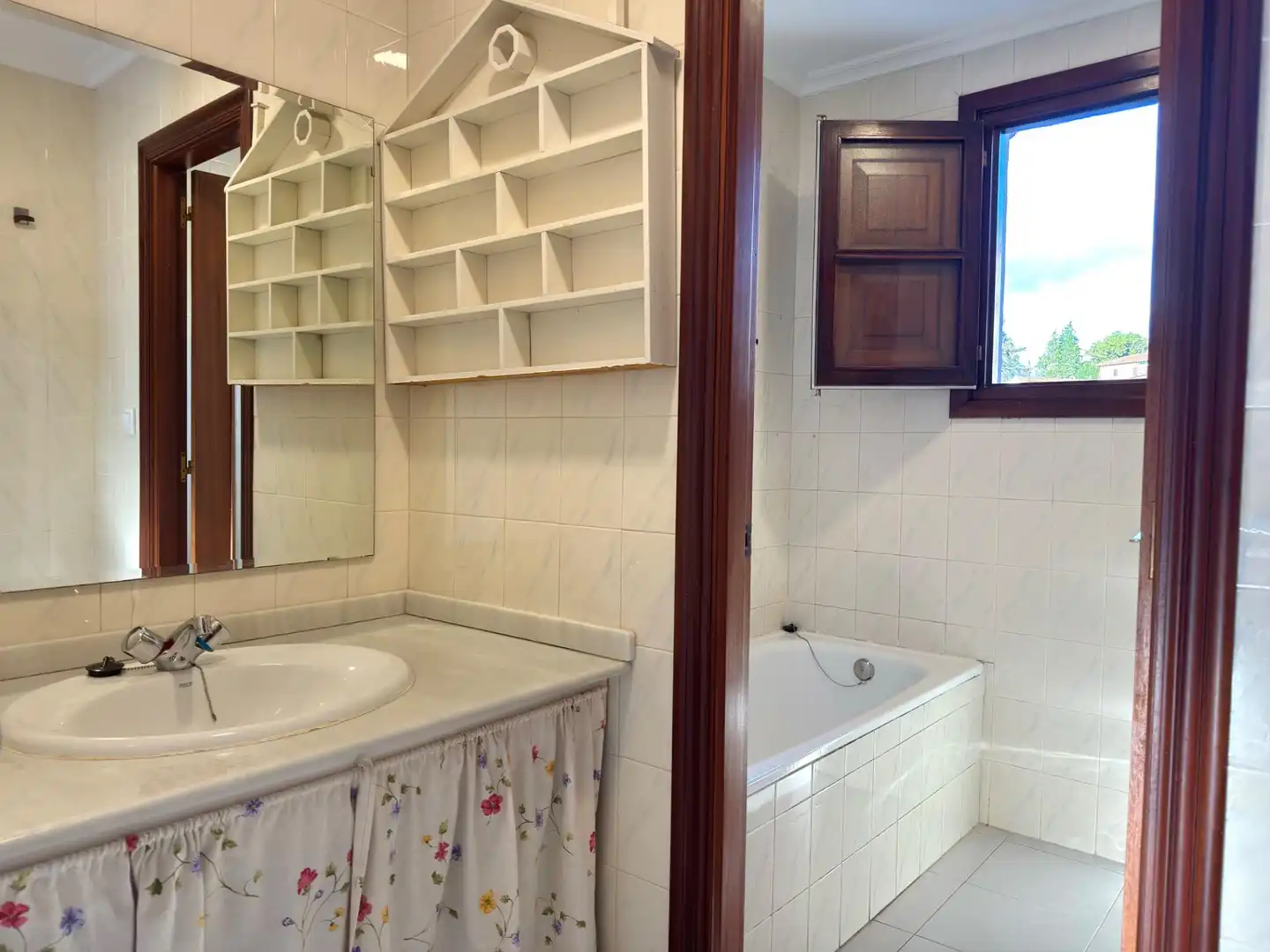 Baño de Piso en venta en Comillas (Cantabria) con Calefacción y Balcón