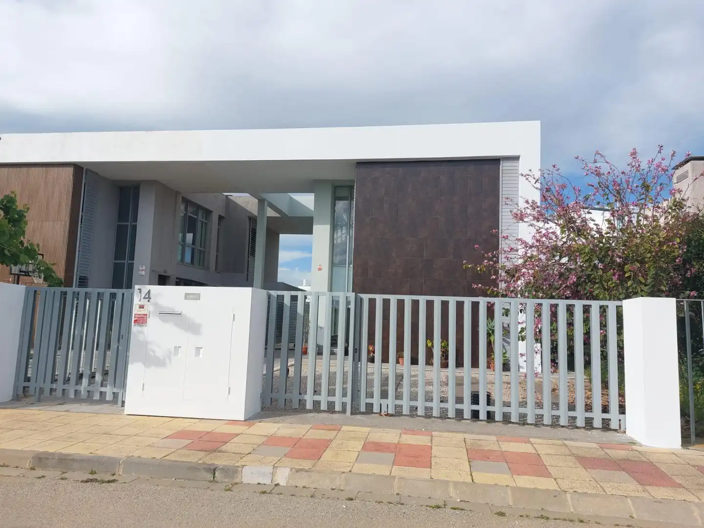 Vista exterior de Casa adosada en venta en Rozas de Puerto Real con Parquet
