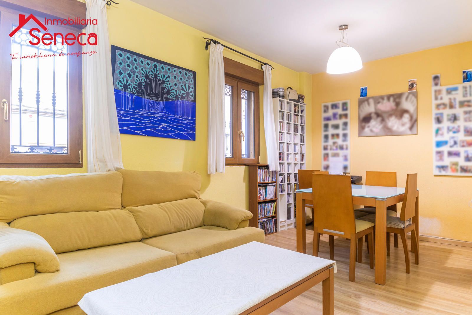 Sala d'estar de Casa adosada en venda en  Córdoba Capital amb Aire condicionat, Calefacció i Terrassa