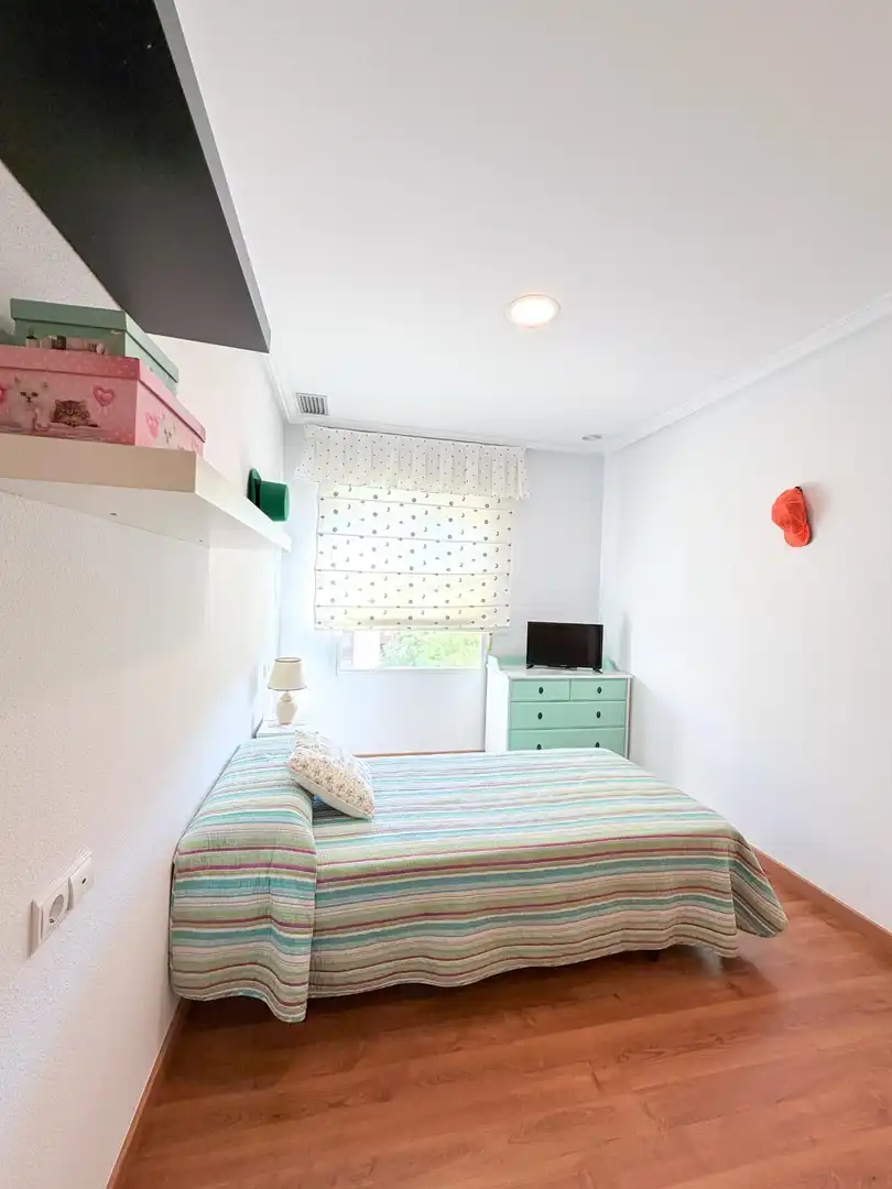 Habitación de Piso en venta en Elche / Elx con Aire acondicionado, Calefacción y Jardín privado