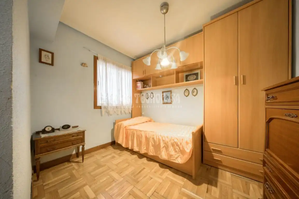 Habitación de Piso en venta en Valladolid con Calefacción, Parquet y Terraza
