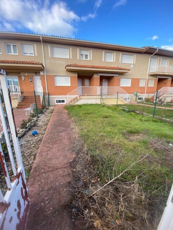 Jardí de Casa adosada en venda en Medina de Pomar amb Calefacció, Jardí privat i Alarma