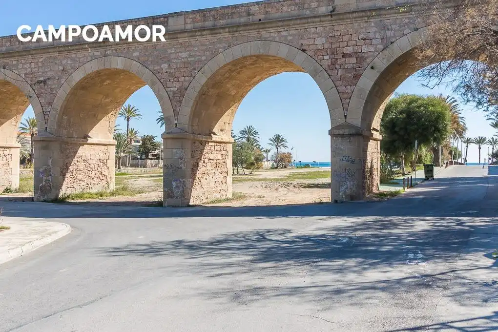 Vista exterior de Casa adosada en venta en Orihuela