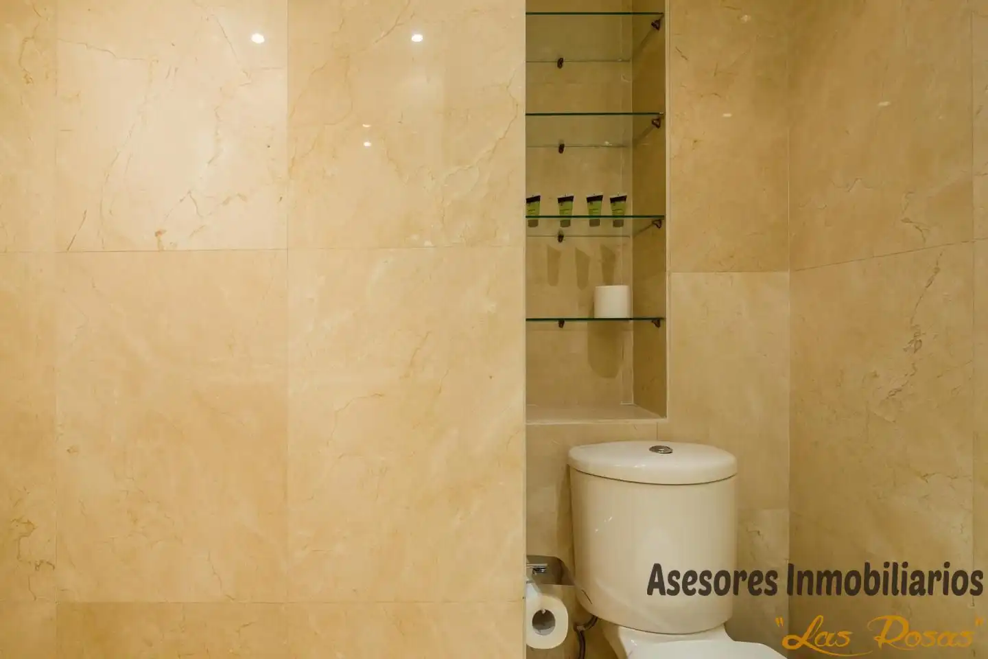 Badezimmer von Wohnung zur Miete in Madrid mit Klimaanlage und Möbliert